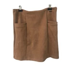 T Tahari flat front skirt with front pockets